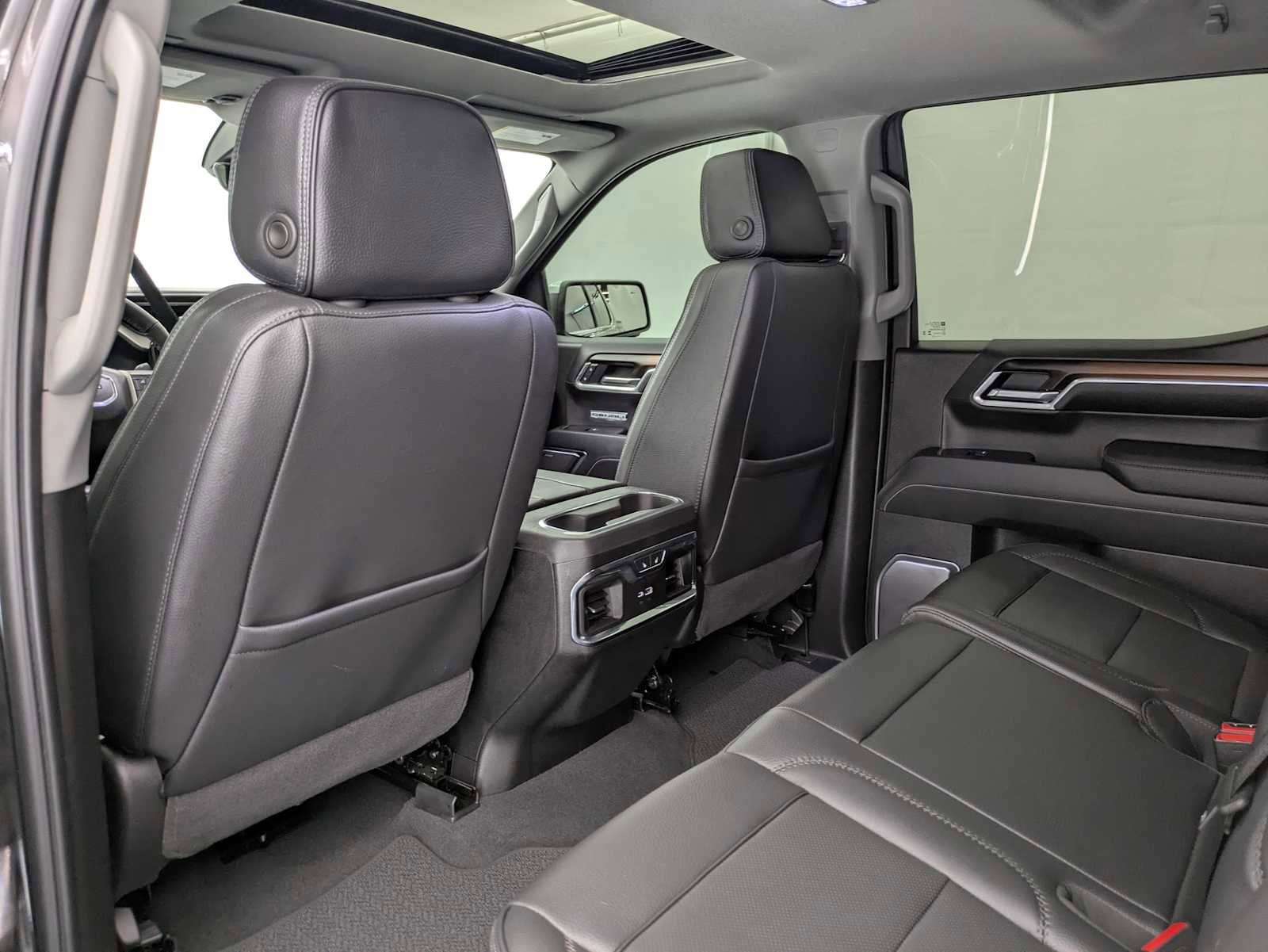 Used 2025 GMC Sierra 1500 Denali w/ Technology Package AWD/4WD image 17