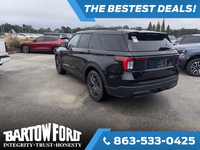 Used 2025 Ford Explorer ST-Line w/ Premium Package image 7