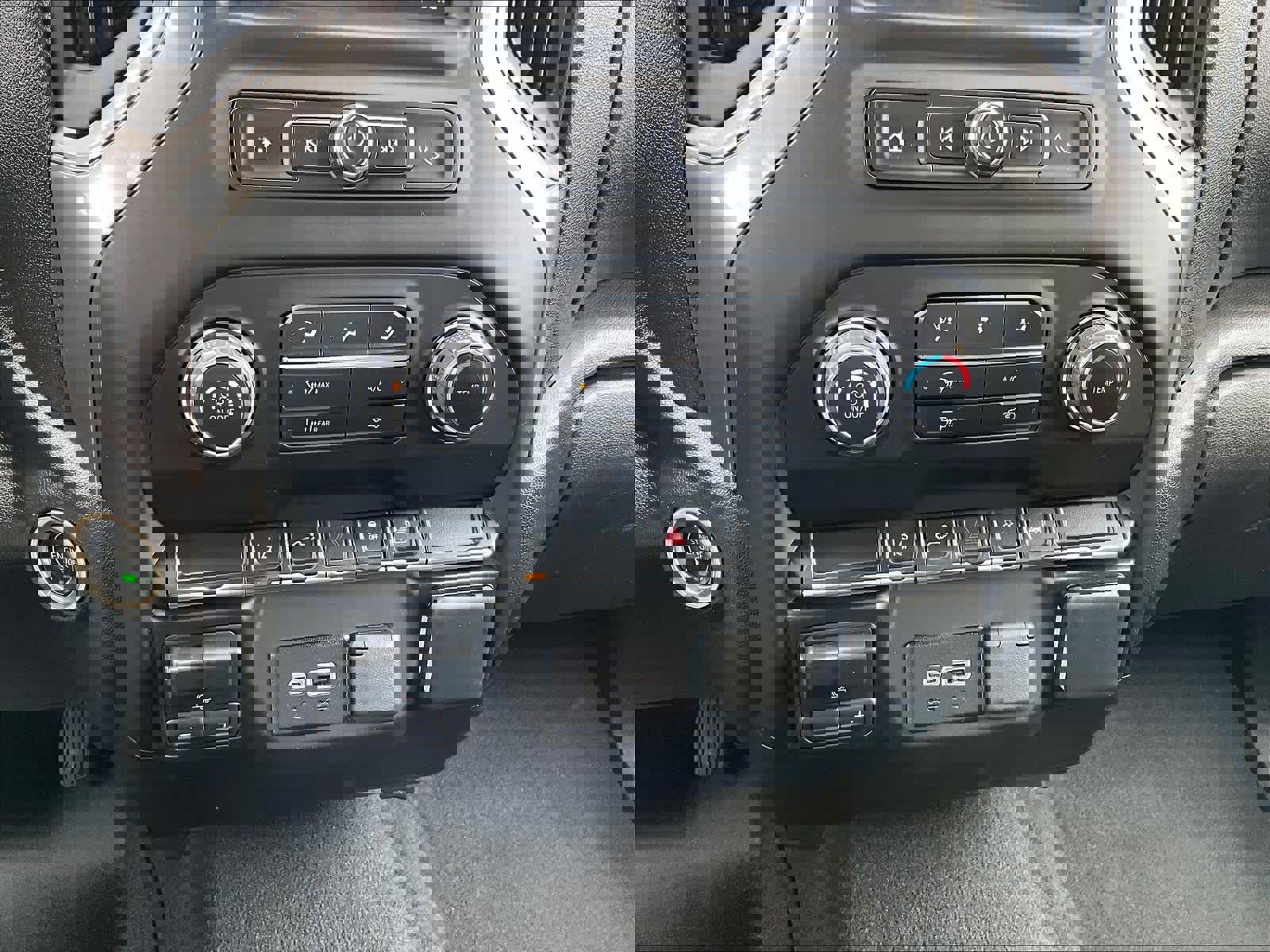 Used 2024 Chevrolet Silverado 2500 Custom w/ Custom Convenience Package image 24