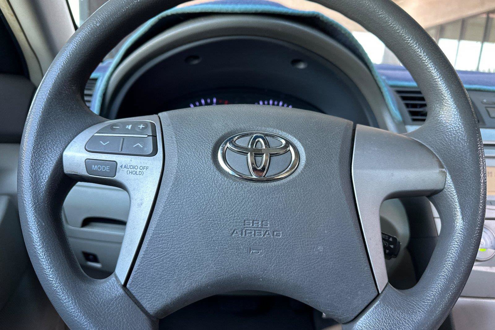 Used 2010 Toyota Camry LE FWD image 19