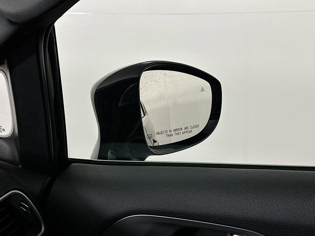 Certified 2025 Chrysler Pacifica Select image 24