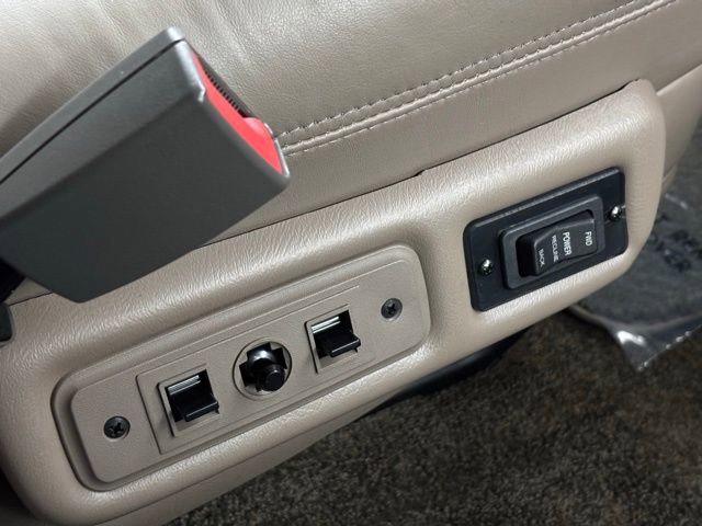 Used 2020 Chevrolet Express 2500 w/ Enhanced Convenience Package image 32