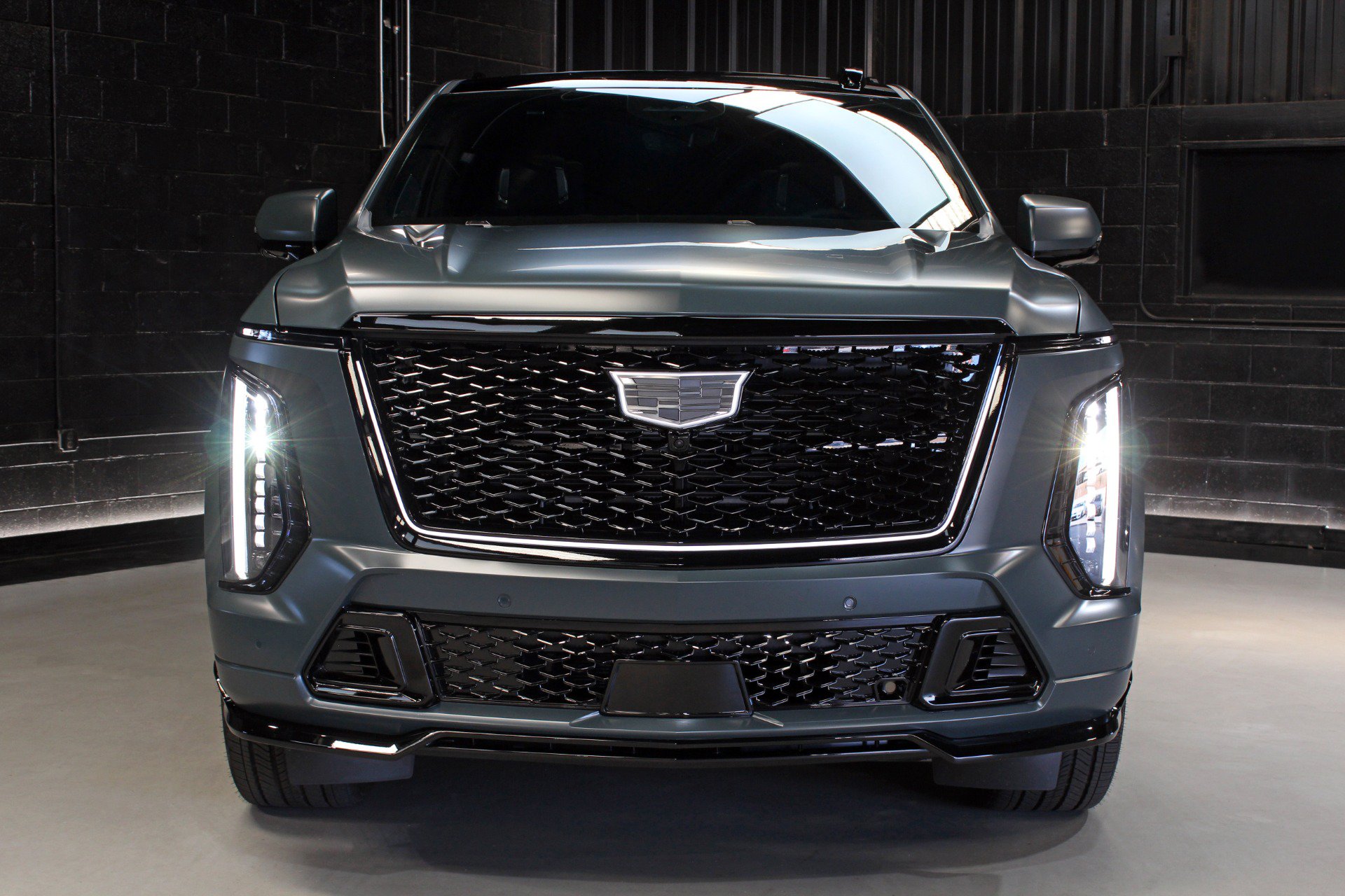 Used 2026 Cadillac Escalade V w/ LPO, ONYX Package AWD/4WD image 9