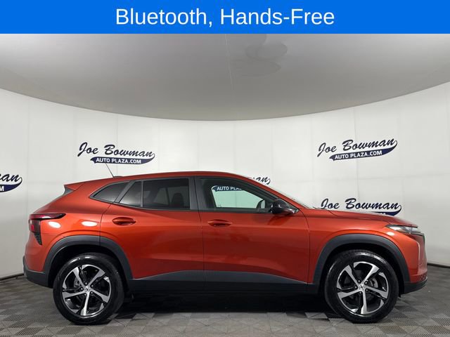 Used 2024 Chevrolet Trax RS w/ Sunroof Package FWD image 5