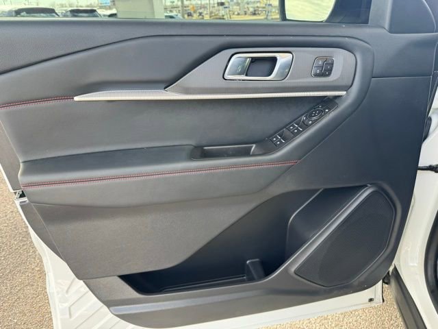 Used 2025 Ford Explorer ST-Line w/ Premium Package image 17