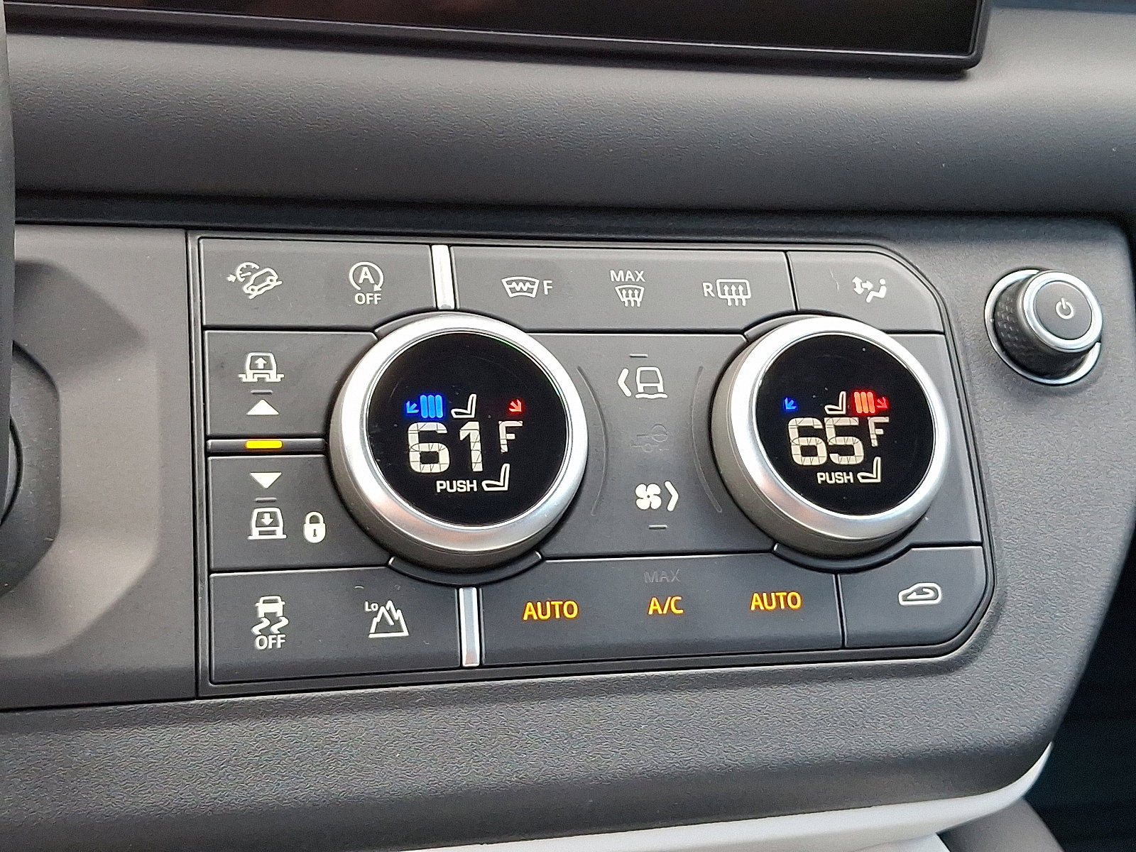 Certified 2025 Land Rover Defender 130 X-Dynamic SE image 16