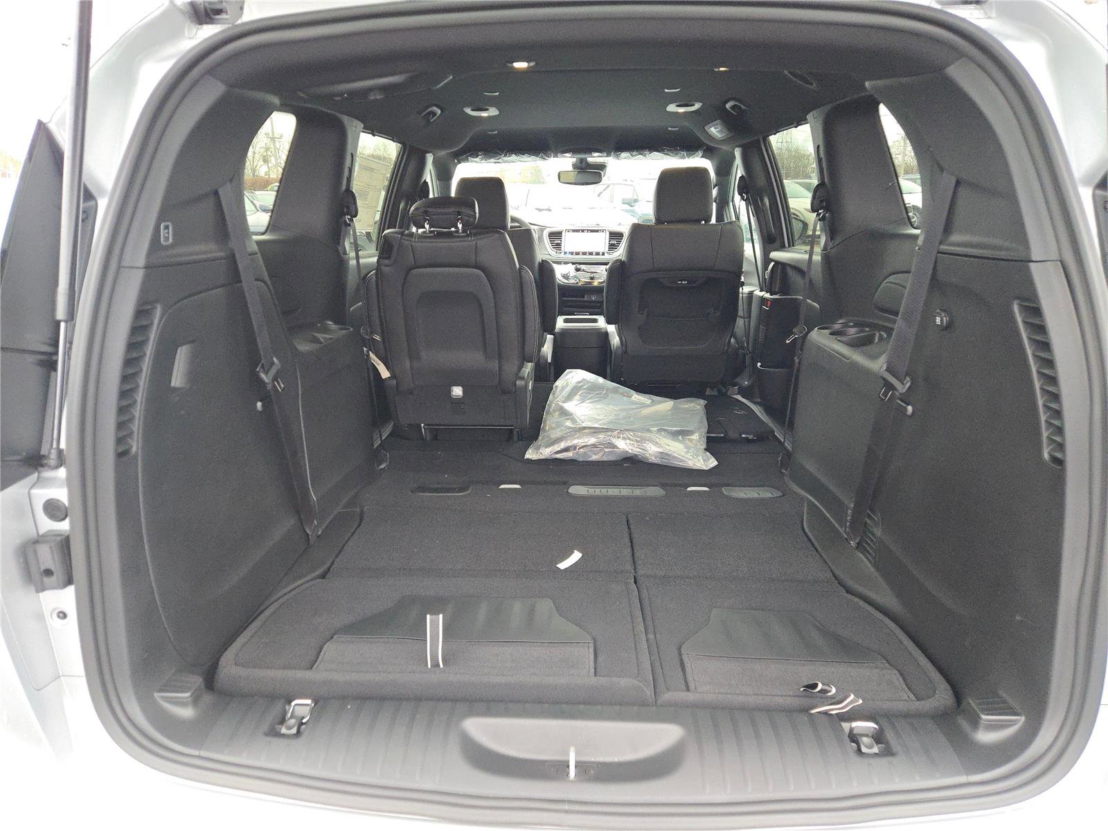 New 2026 Chrysler Pacifica Select image 18