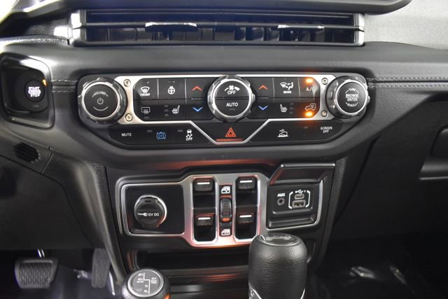 Used 2025 Jeep Wrangler Unlimited Sahara AWD/4WD image 24