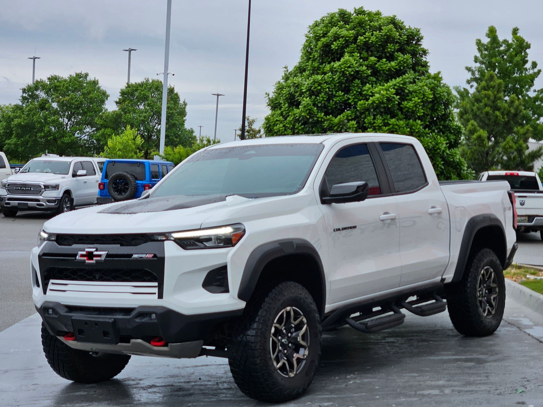 Used 2023 Chevrolet Colorado ZR2 w/ ZR2 Convenience Package III AWD/4WD image 3