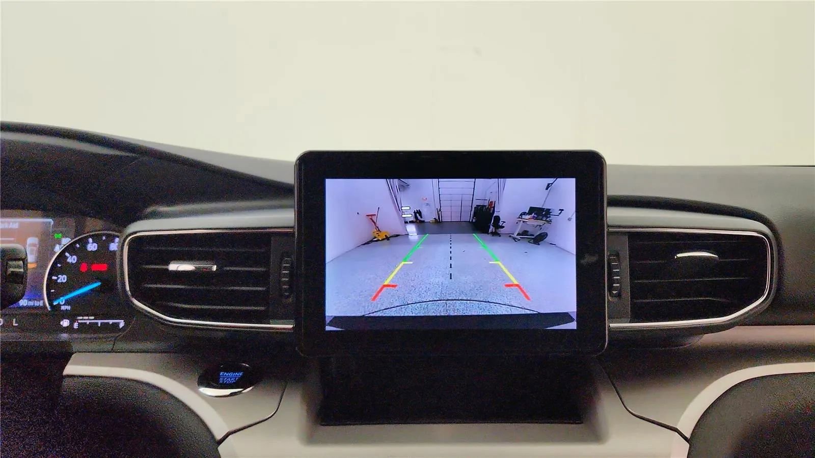 Used 2023 Ford Explorer XLT w/ Equipment Group 202A image 27