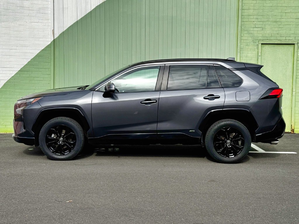 Used 2022 Toyota RAV4 SE w/ Convenience Package AWD/4WD image 5