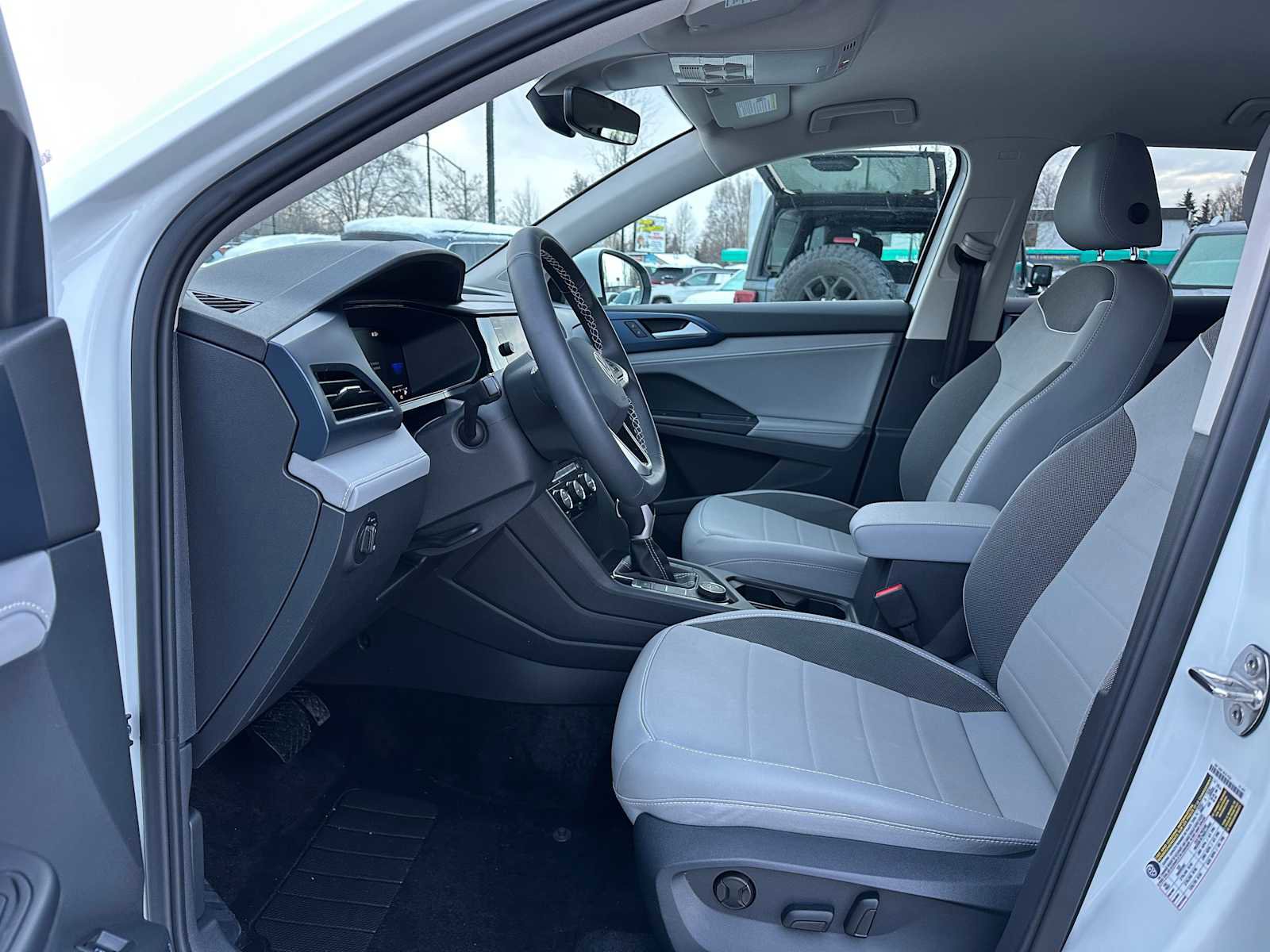 Used 2024 Volkswagen Taos SE image 20