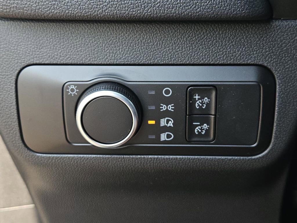 Used 2025 Ford Escape ST-Line w/ Tech Pack #1 FWD image 17