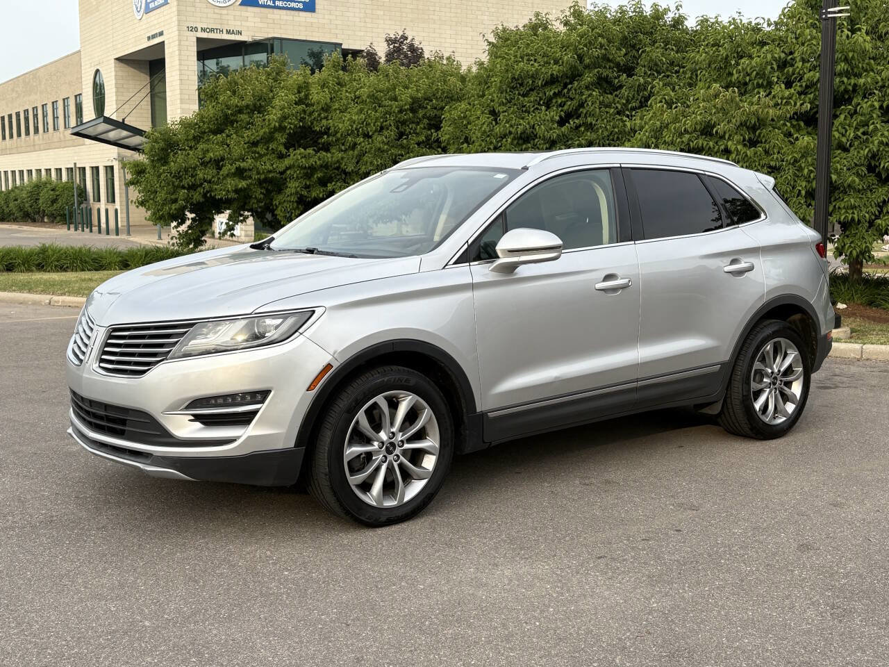 Used 2016 Lincoln MKC Select w/ Select Plus Package image 2