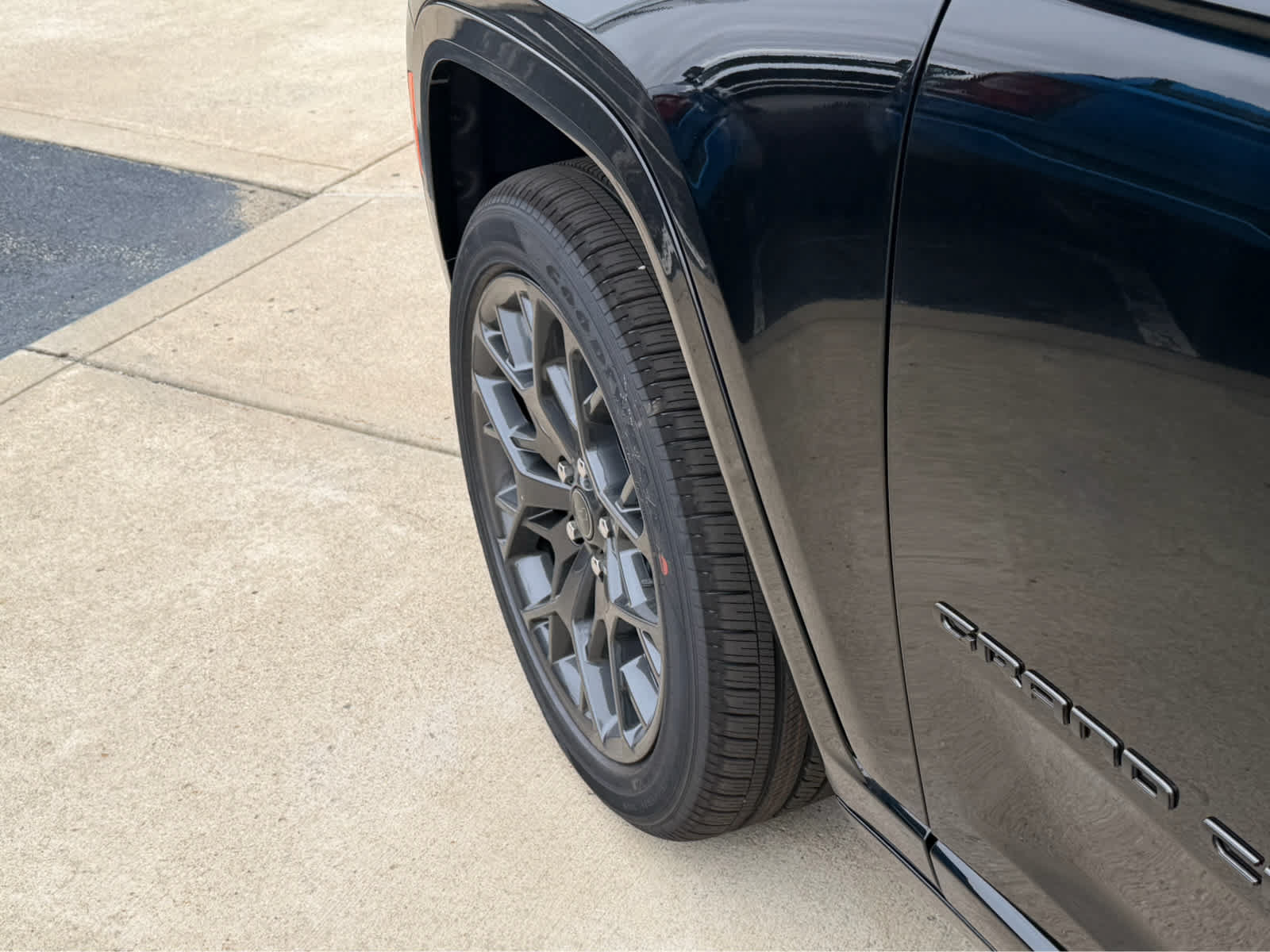 New 2027 Jeep Grand Cherokee Summit AWD/4WD image 5
