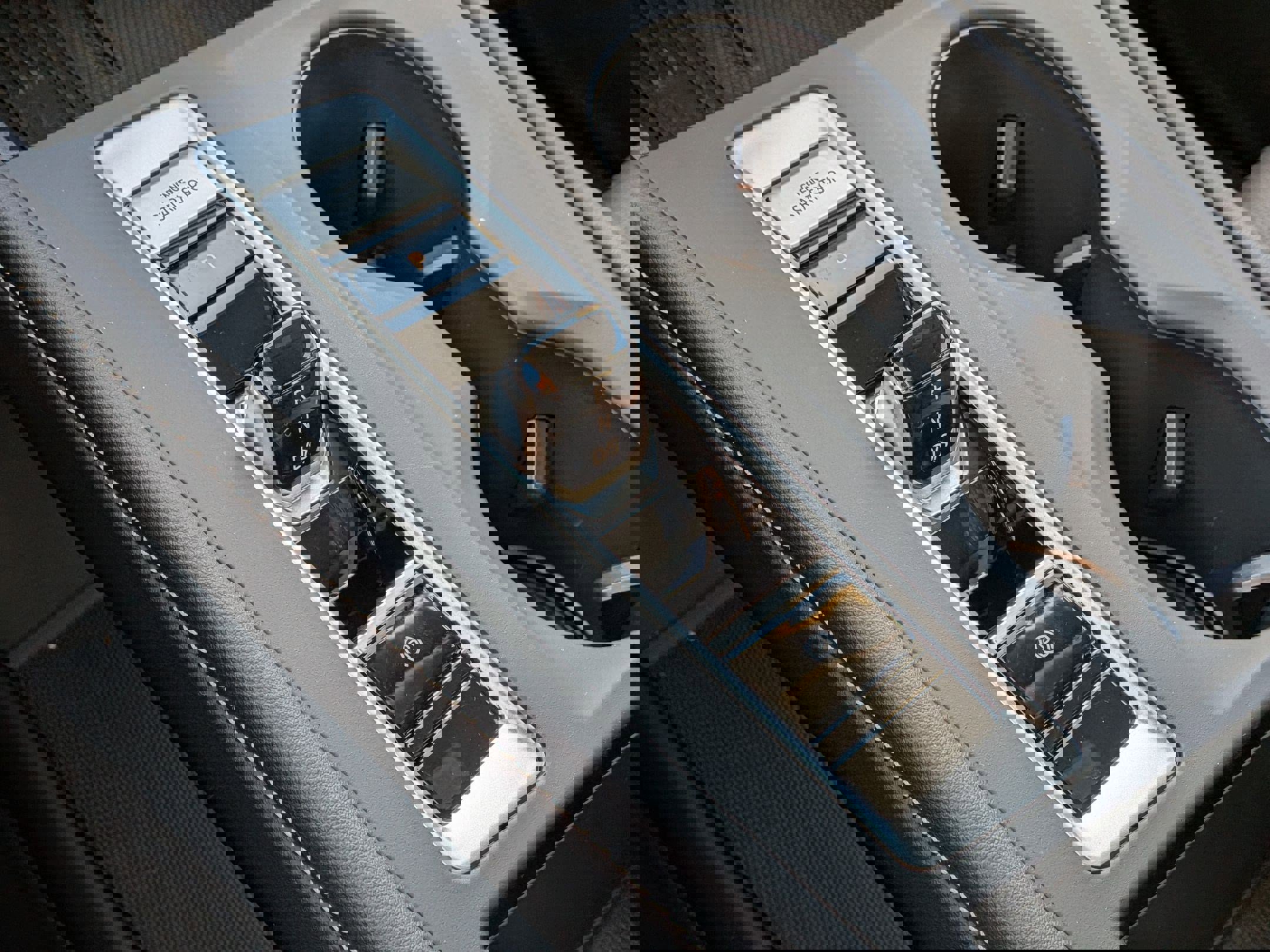 Used 2025 Volkswagen Atlas SE image 25