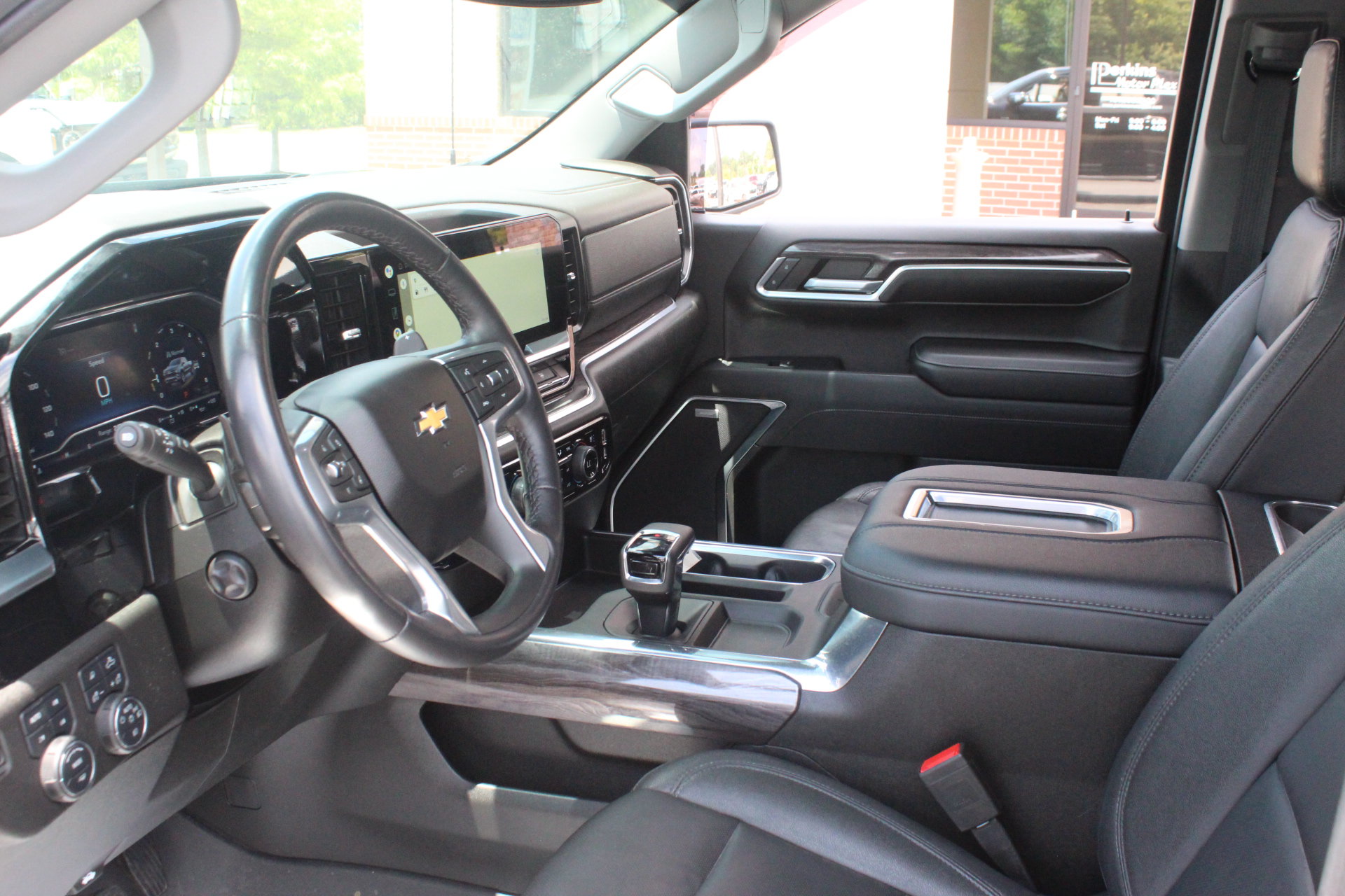 Used 2022 Chevrolet Silverado 1500 LTZ AWD/4WD image 24