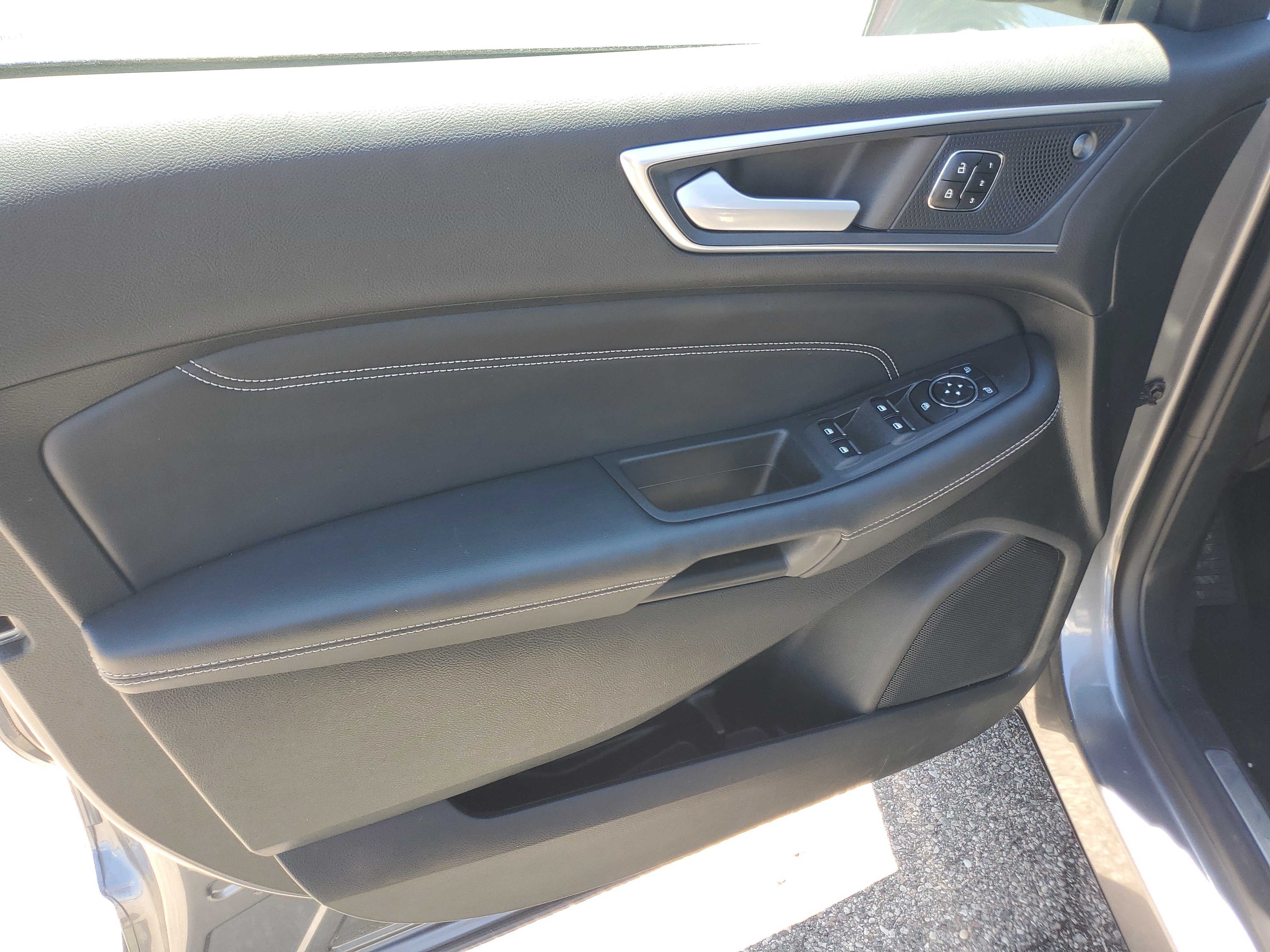 Used 2023 Ford Edge Titanium AWD/4WD image 10