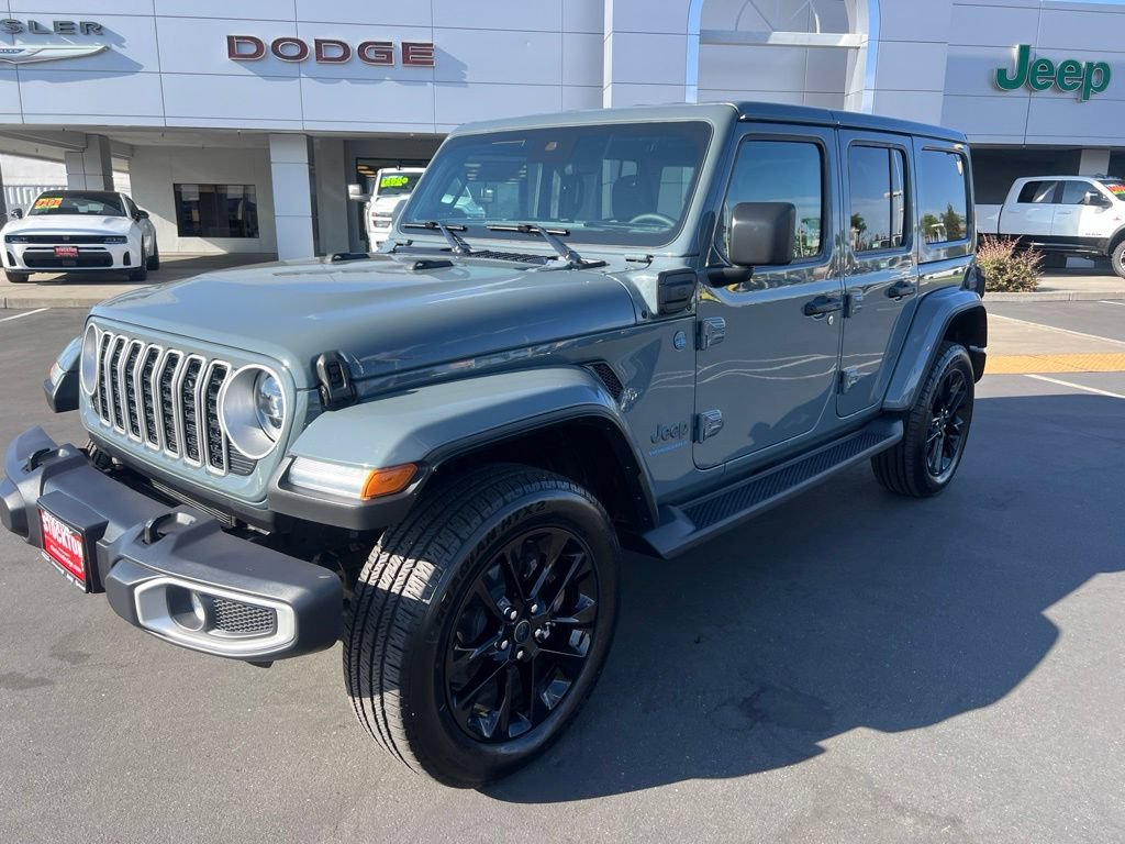 Used 2025 Jeep Wrangler Unlimited Sahara AWD/4WD image 3
