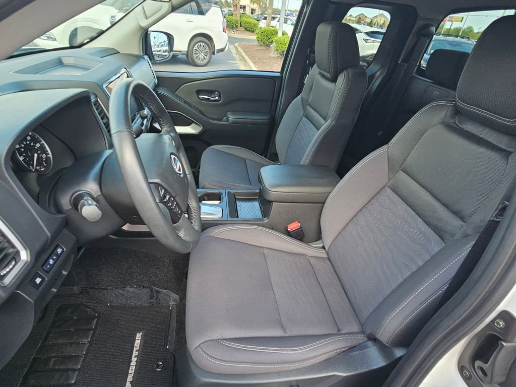 Used 2024 Nissan Frontier SV w/ SV Convenience Package image 16