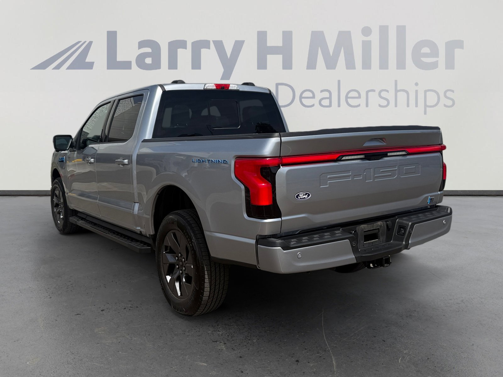 Used 2024 Ford F150 Lightning Lariat image 3
