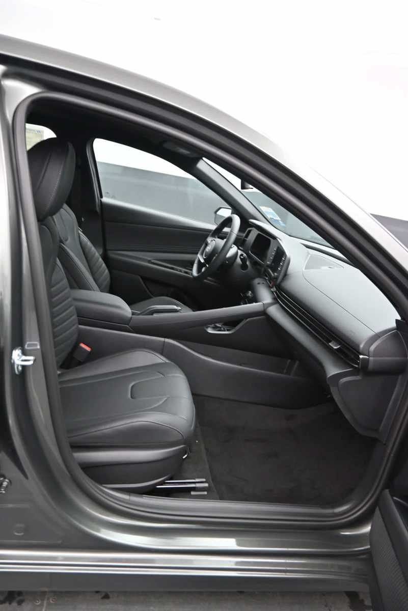 New 2026 Hyundai Elantra SEL Sport FWD image 11