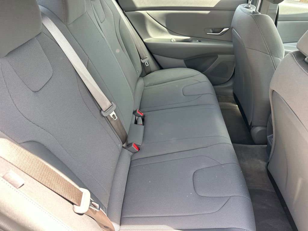 Used 2025 Hyundai Elantra SE image 15
