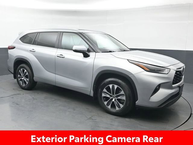 Certified 2024 Toyota Highlander XLE image 10
