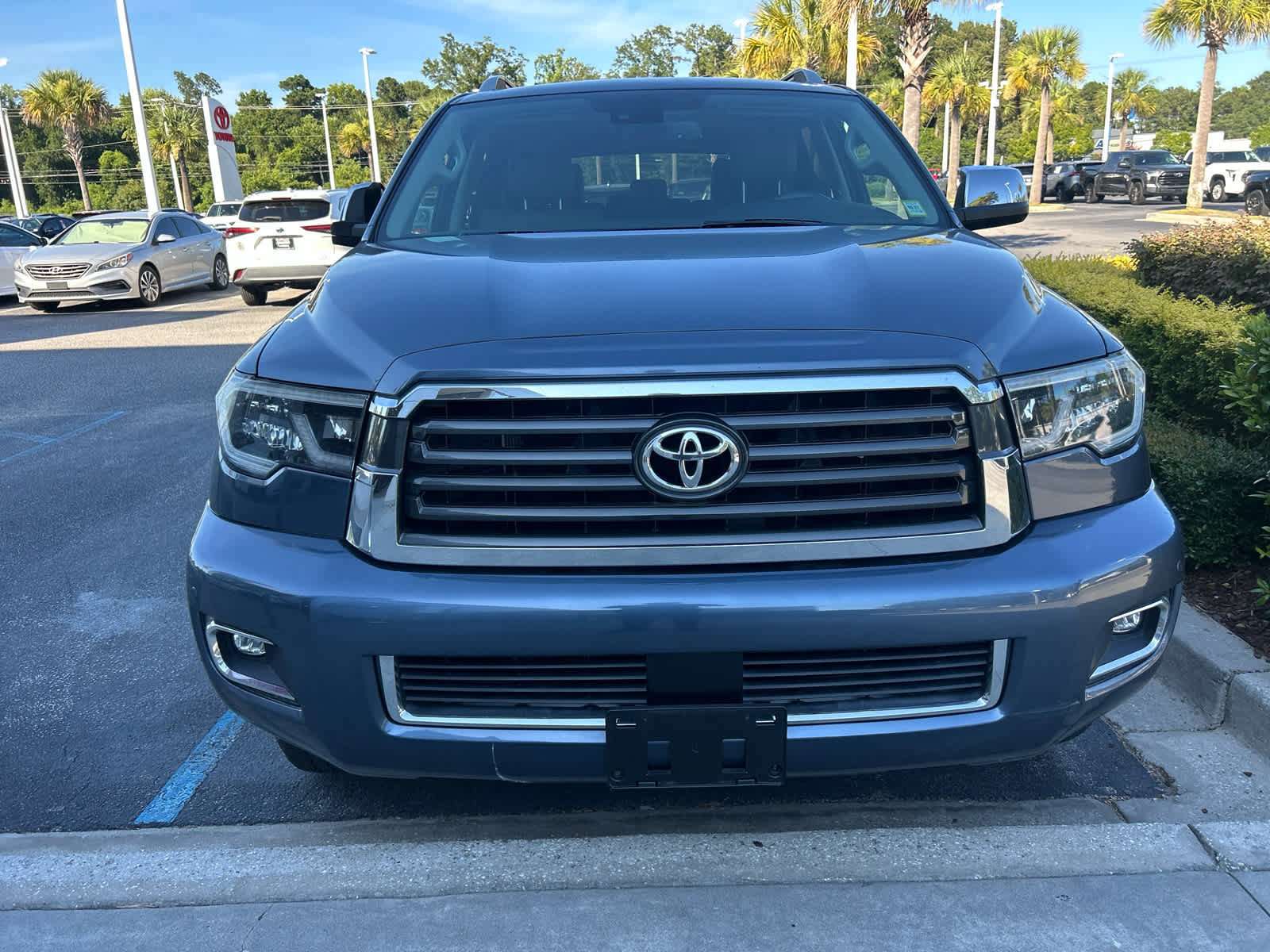 Used 2019 Toyota Sequoia Limited AWD/4WD image 2