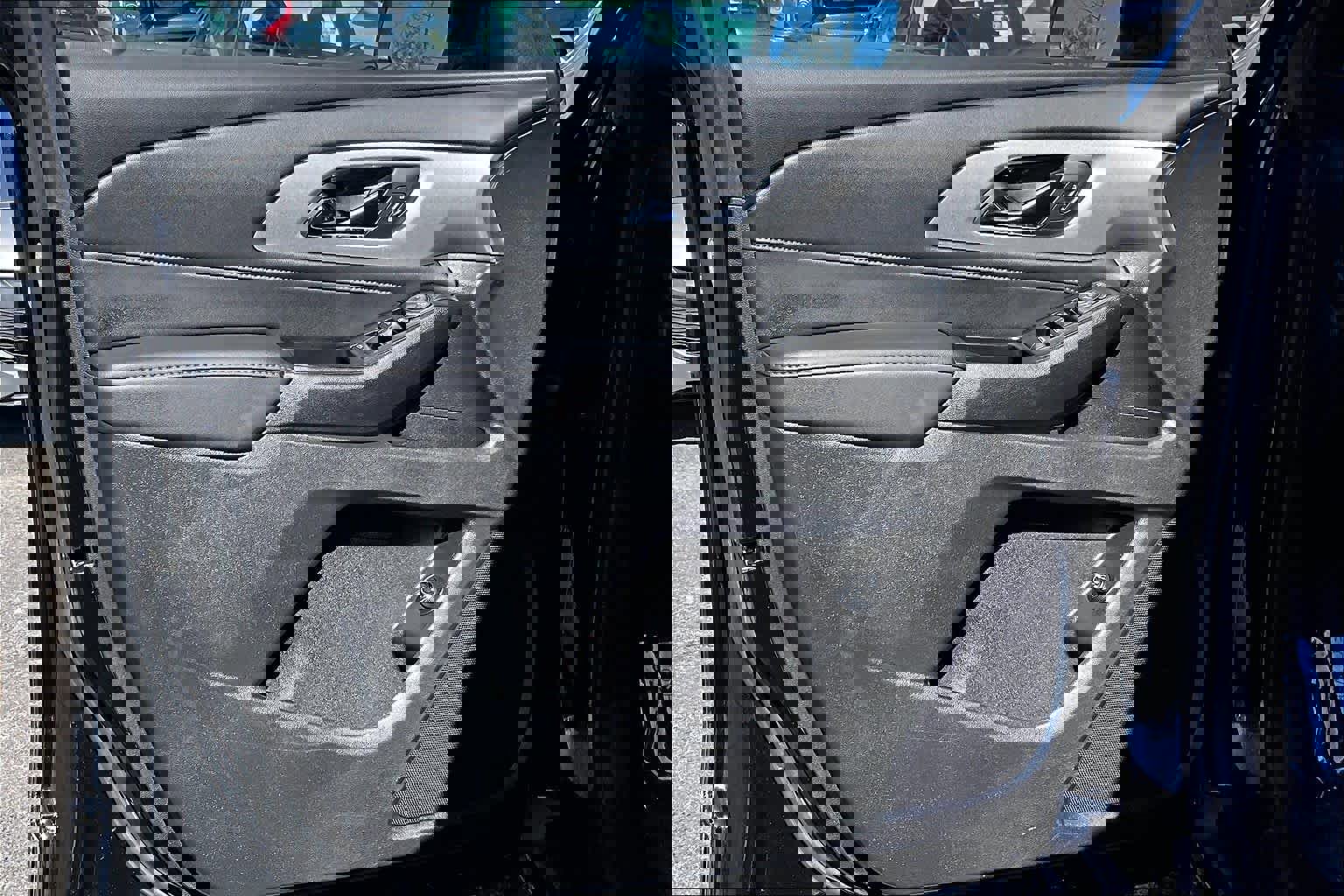 Used 2023 Chevrolet Traverse LT image 21