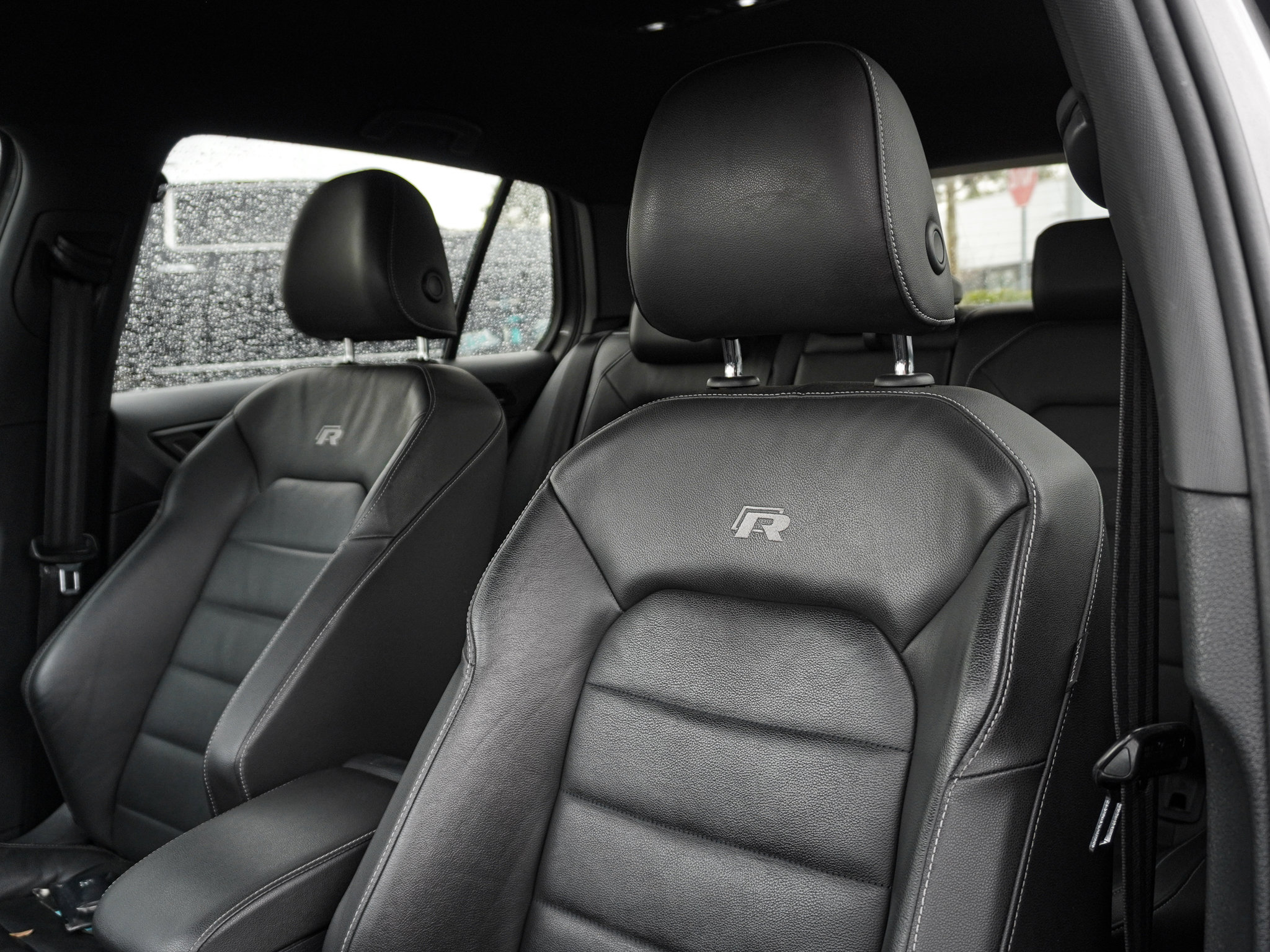 Used 2015 Volkswagen Golf R 4-Door image 16