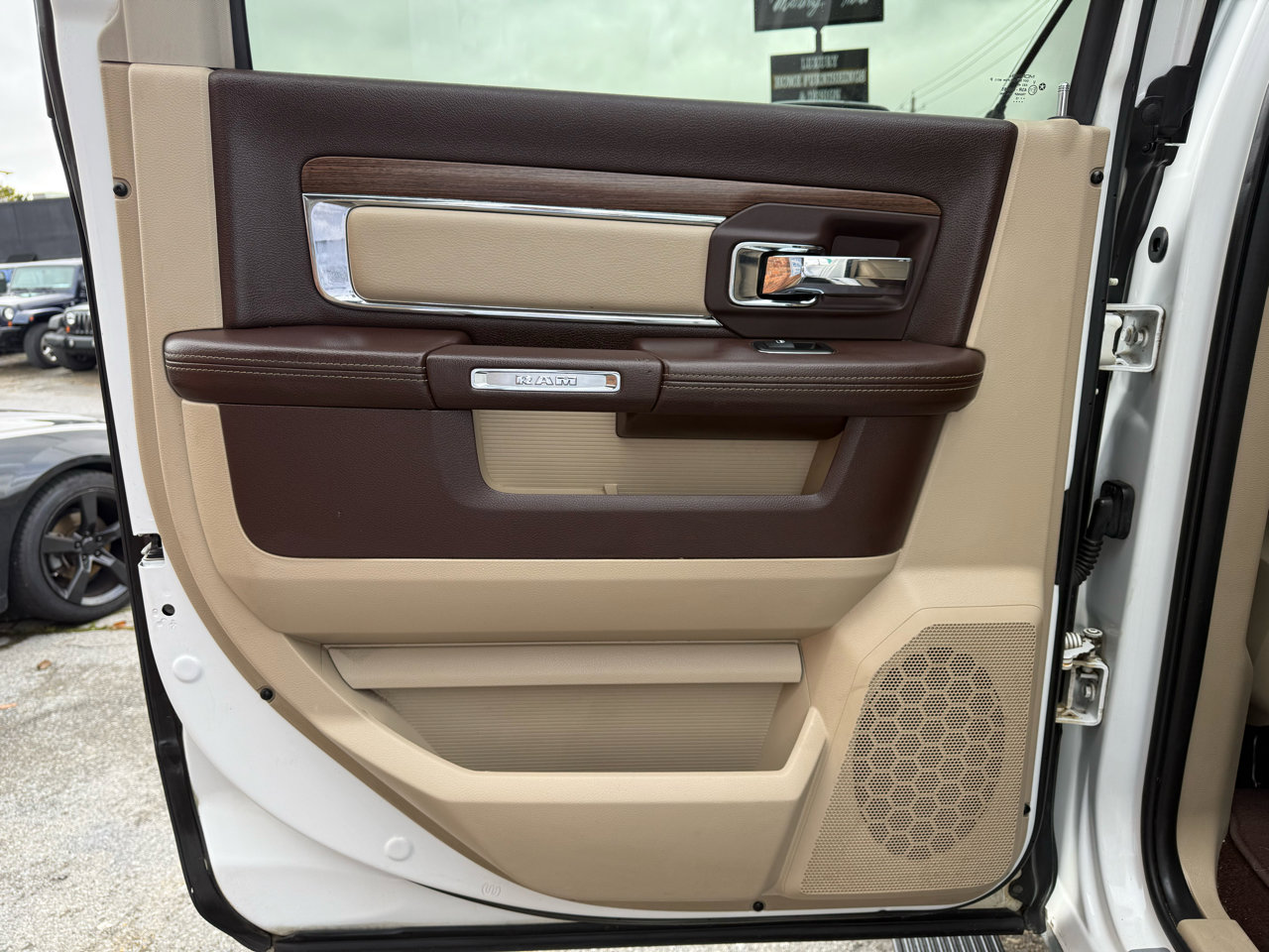 Used 2015 RAM 3500 Laramie w/ Convenience Group image 25