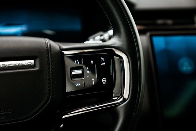 Used 2025 Land Rover Range Rover Velar Dynamic SE image 21