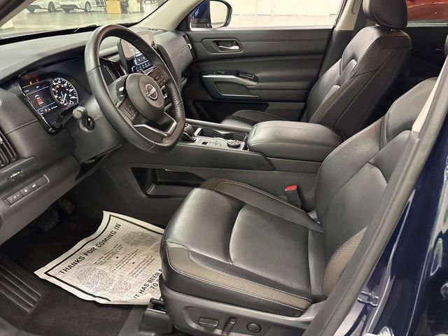 Used 2023 Nissan Pathfinder SL AWD/4WD image 16
