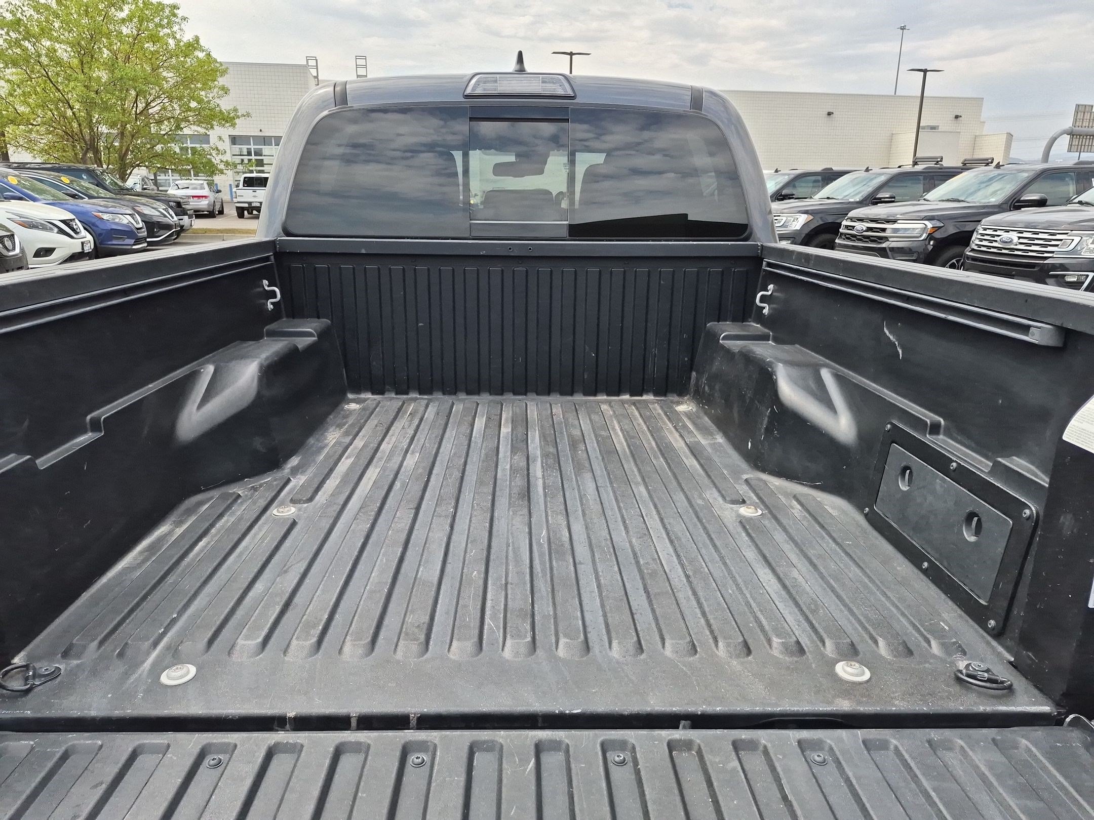 Used 2019 Toyota Tacoma SR5 AWD/4WD image 29