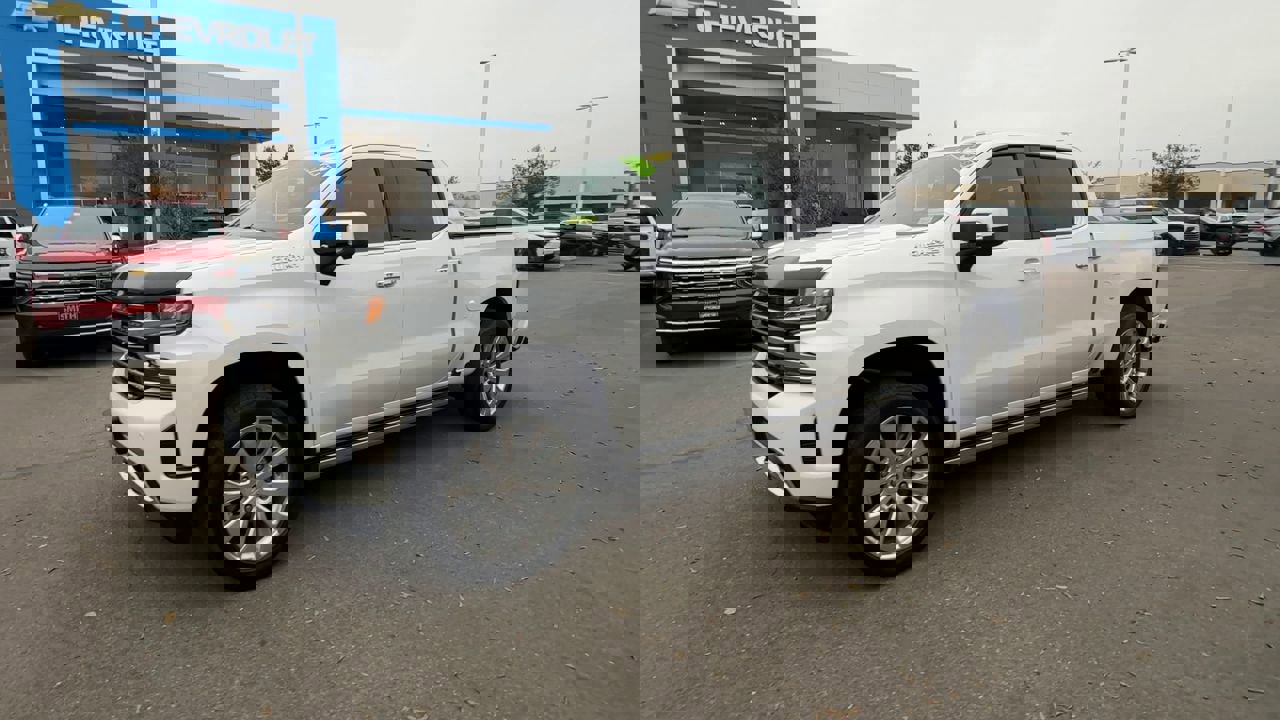 Used 2019 Chevrolet Silverado 1500 High Country w/ Technology Package image 3