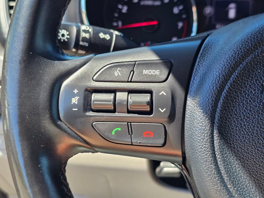 Used 2017 Kia Sedona LX w/ LX Essentials Premium Package FWD image 36
