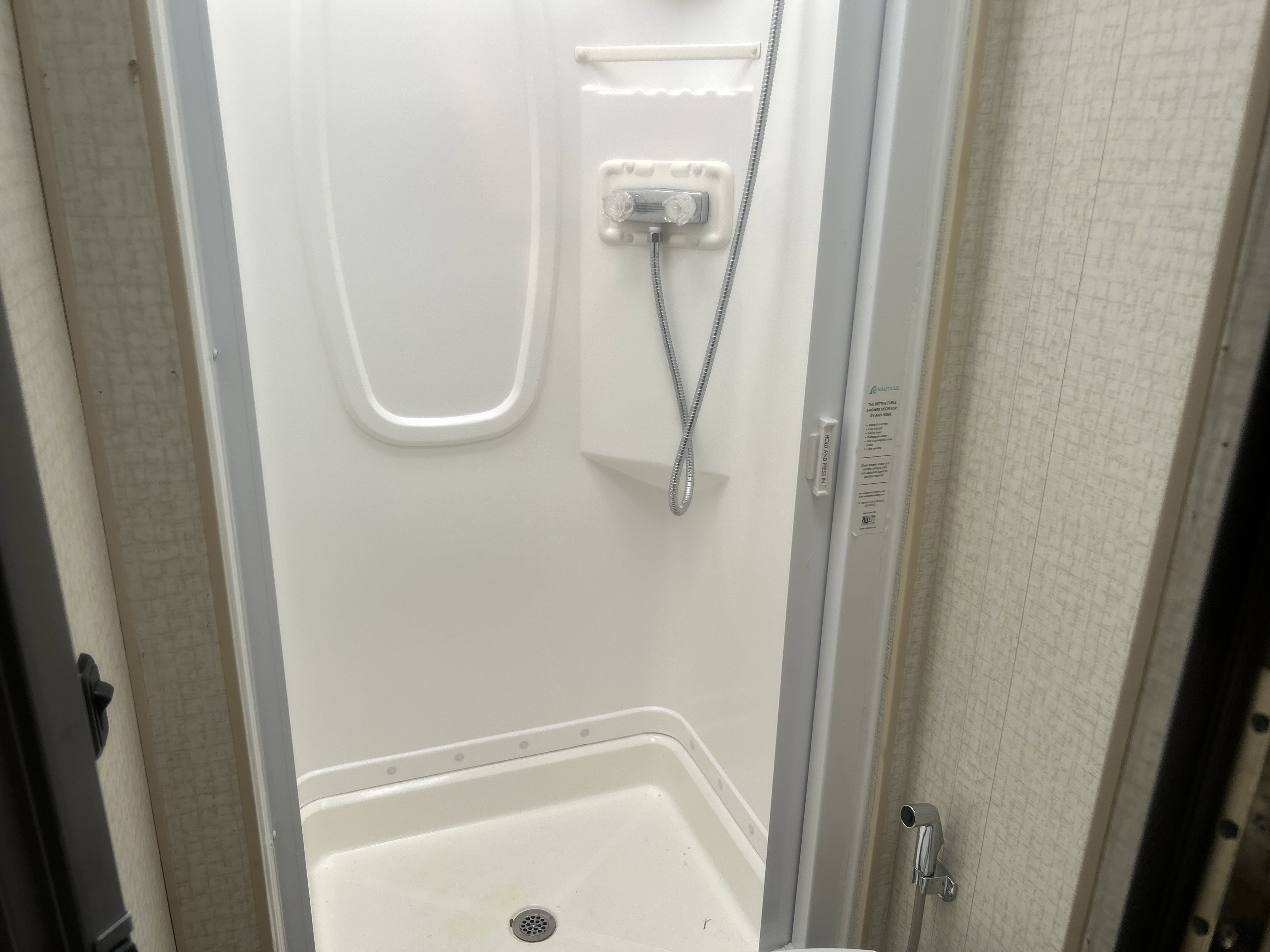 Used 2015 Mercedes-Benz Sprinter 3500 image 46