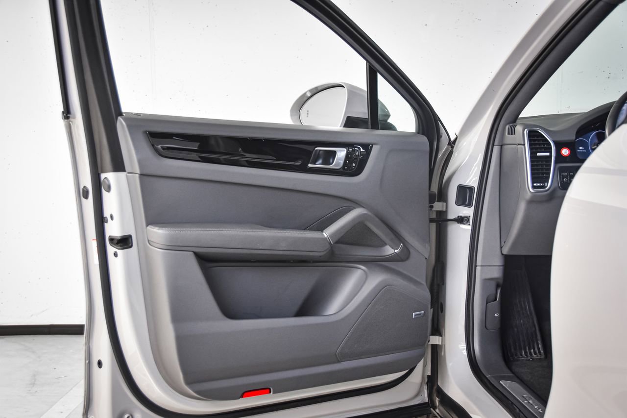 Certified 2020 Porsche Cayenne image 21