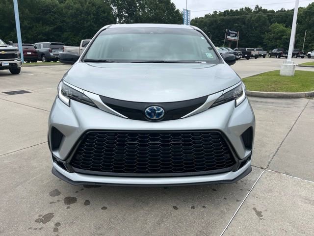 Used 2024 Toyota Sienna XSE FWD image 12