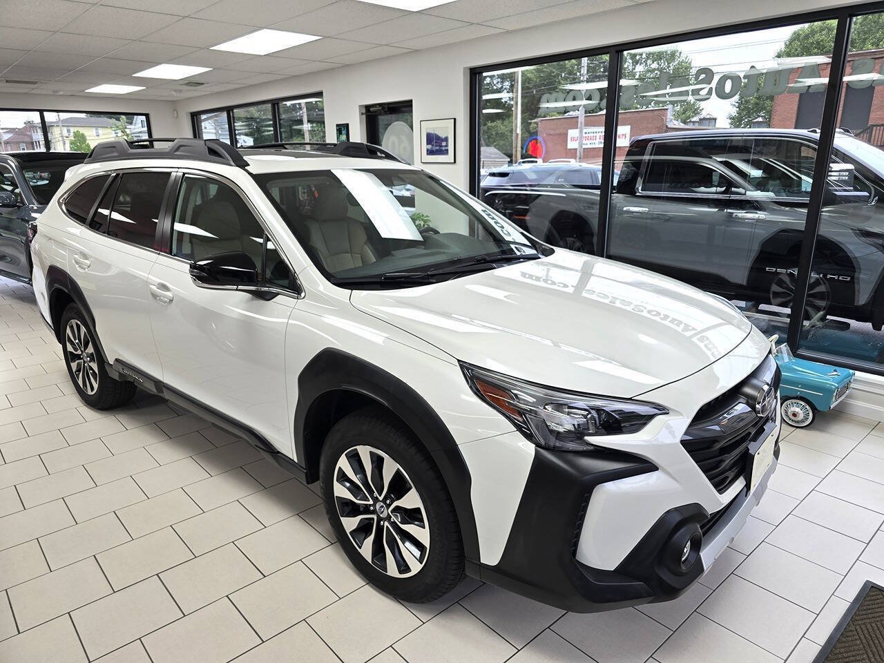 Used 2023 Subaru Outback Limited AWD/4WD image 3