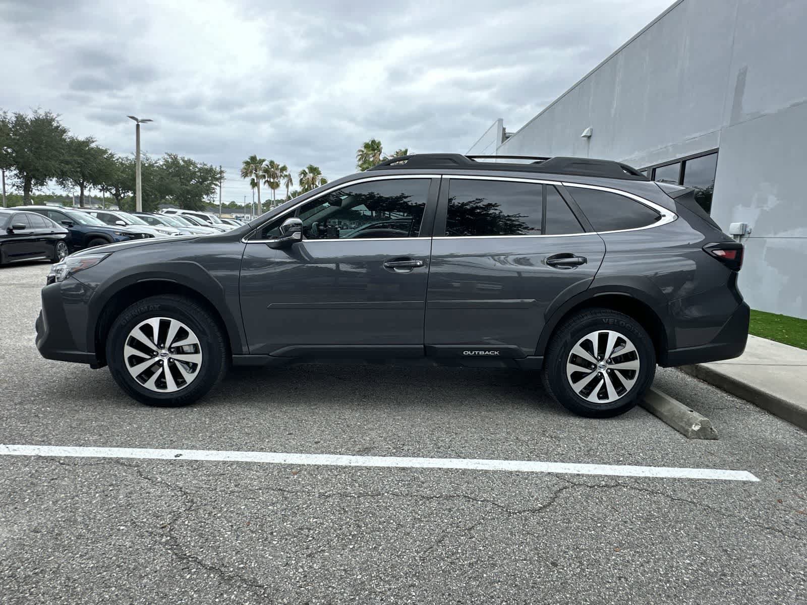 Used 2023 Subaru Outback Premium AWD/4WD image 5