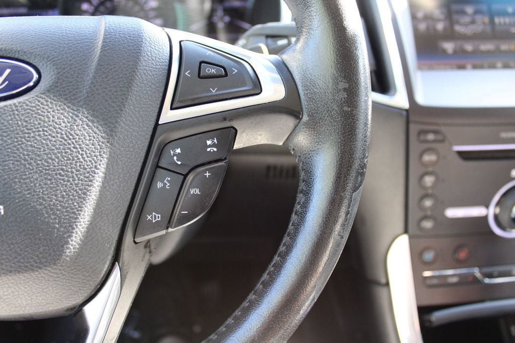 Used 2015 Ford Edge Titanium w/ Equipment Group 301A FWD image 18