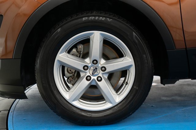 Used 2017 Ford Explorer XLT image 2