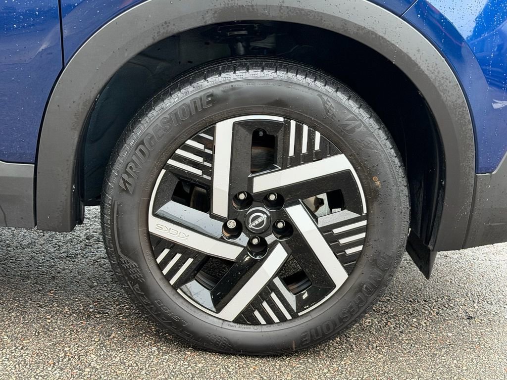 Certified 2025 Nissan Kicks SV FWD image 9