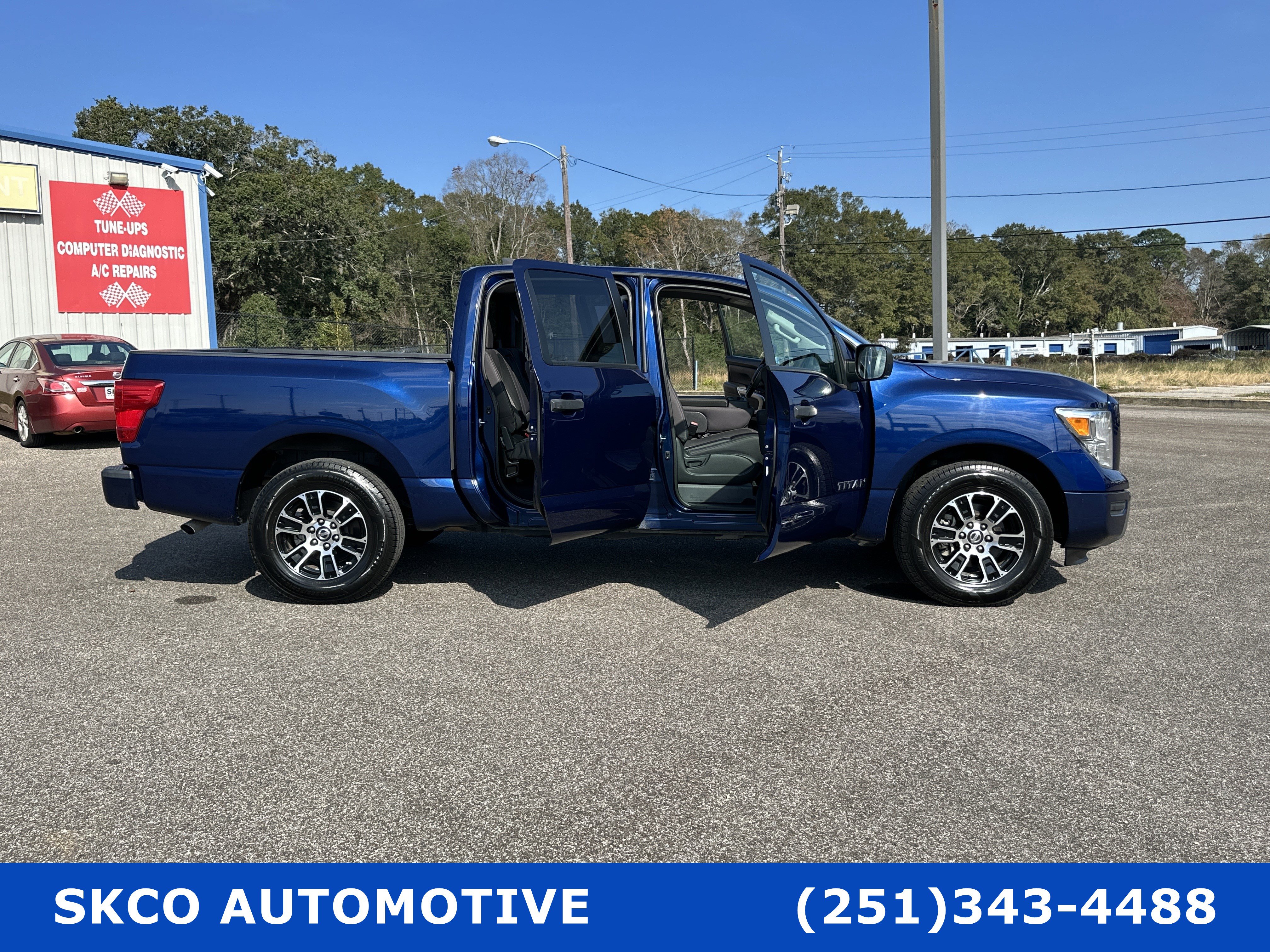 Used 2022 Nissan Titan SV image 33