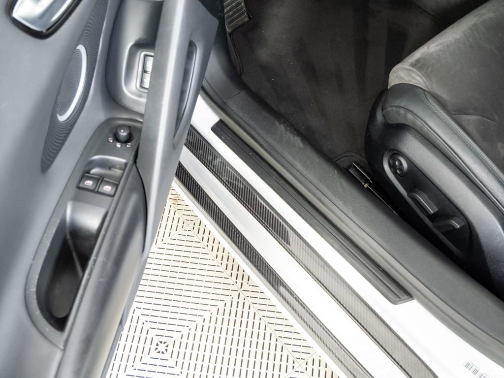 Used 2012 Audi R8 V8 w/ Convenience Pkg image 7