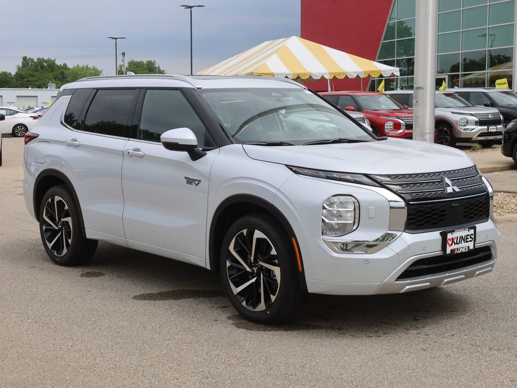 New 2025 Mitsubishi Outlander SEL image 2