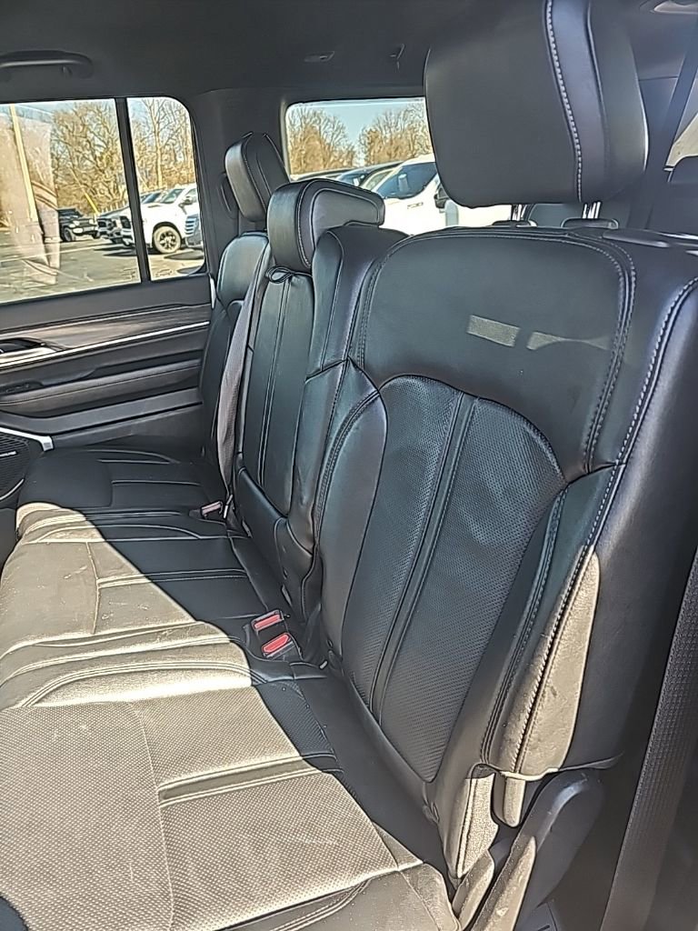 Certified 2024 Jeep Wagoneer L Series II w/ Flexible Seating Group image 8