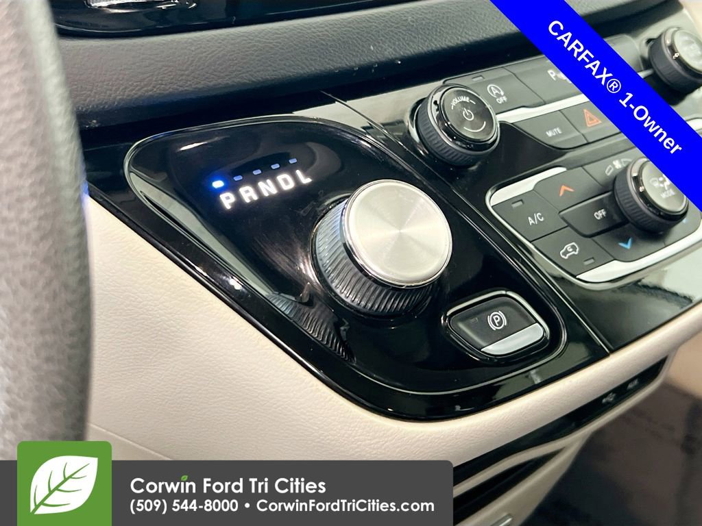 Used 2018 Chrysler Pacifica Touring Plus w/ Tire & Wheel Group image 10